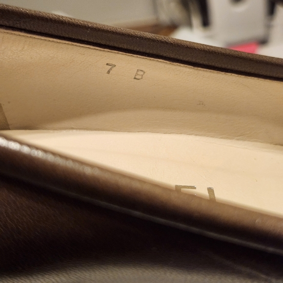 Womens CHANEL low pump in milk chocolate color - Picture 7 of 11